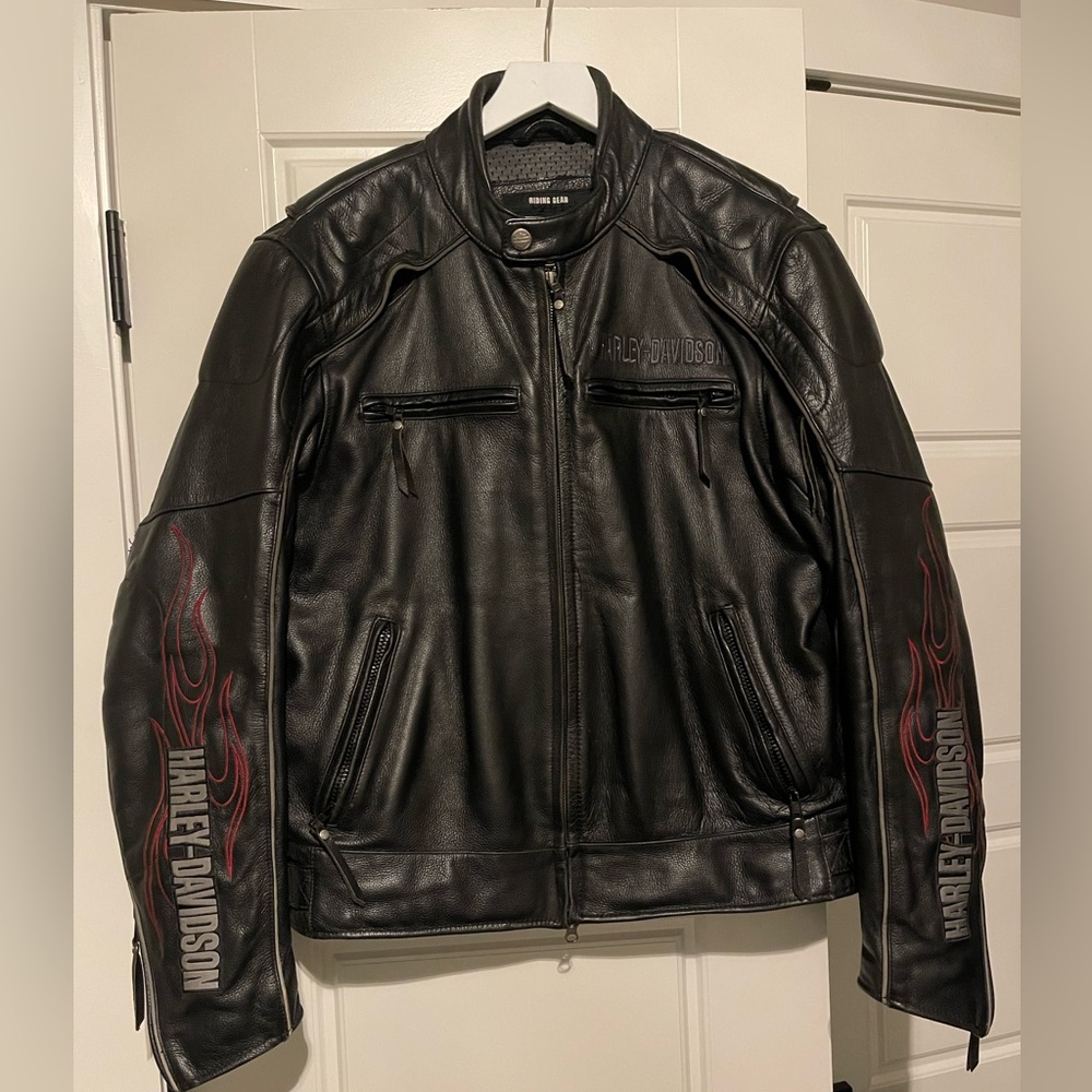 Harley Davidson Riding Gear Jacket Size L - 100% Leather - 2011